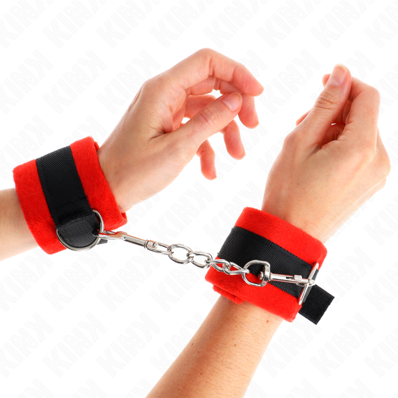 Algemas de pulso de pele KINK em preto e vermelho, ideais para iniciantes em BDSM, com fivelas e anéis D.