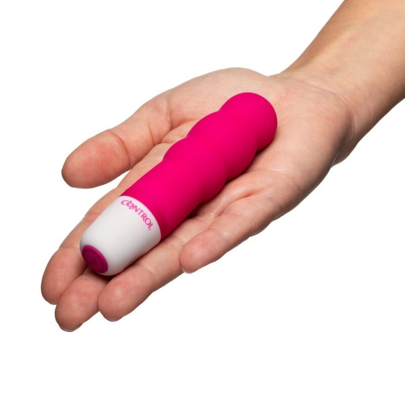 Close-up do CONTROL Mini Vibrador Velvet Secret, destacando seu design compacto e toque aveludado.