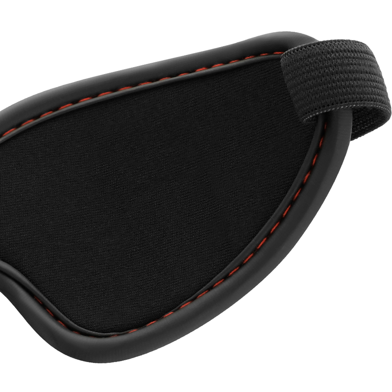 Close-up da BEGME Máscara Cega Premium Red Edition com forro de neoprene, destacando o design e material.