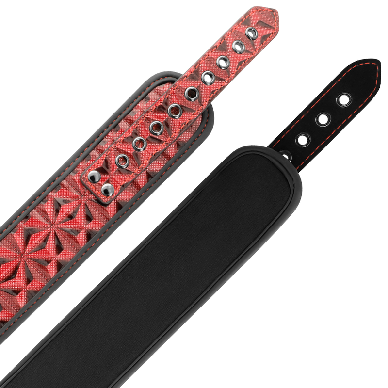 Close-up do Conjunto Bondage BEGME com Colar Vermelho, Braçadeiras e Pinças para Mamilos