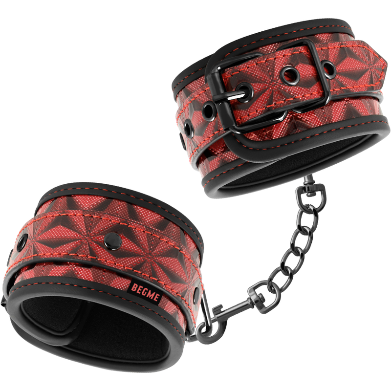 Close-up das Algemas BEGME Premium Red Edition com Forro de Neoprene, destacando o couro vegano e o acolchoamento.