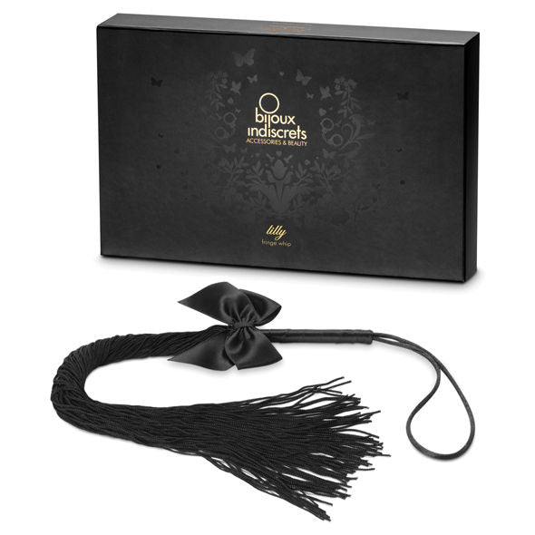 Detalhe do Chicote de Franja Bijoux Indiscrets Lilly com franjas suaves e cabo.