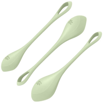 Close-up do conjunto Satisfyer Yoni Power 2 Verde, mostrando as três bolas de treino pélvico de silicone de grau médico.