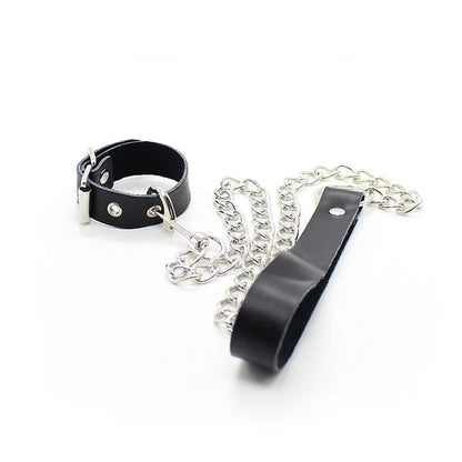 Ohmama Fetish Colar para Pênis com Alça de Couro e Corrente de Metal, detalhe do couro e da corrente.