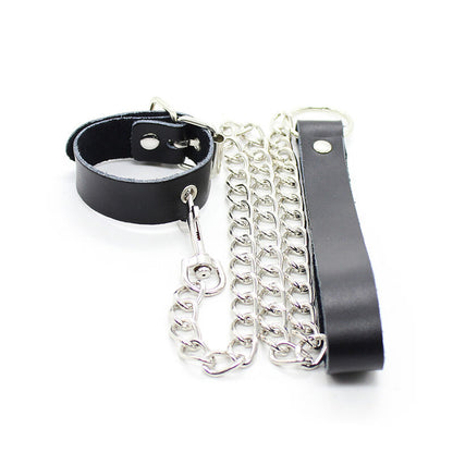 Ohmama Fetish Colar para Pênis com Alça de Couro e Corrente de Metal, detalhe do couro e da corrente.