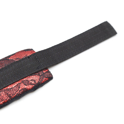 Algemas de veludo OHMAMA FETISH vermelhas e pretas com fita de nylon ajustável para BDSM.
