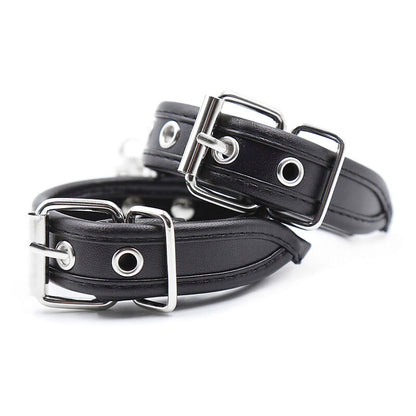 Close-up das Algemas de Pulso Fetiche Ajustáveis OHMAMA, mostrando o material e fivelas.