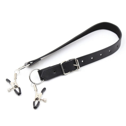 Ohmama Fetish Grampos de Clitóris com Alças de Pernas, detalhe do material PVC e ferro.