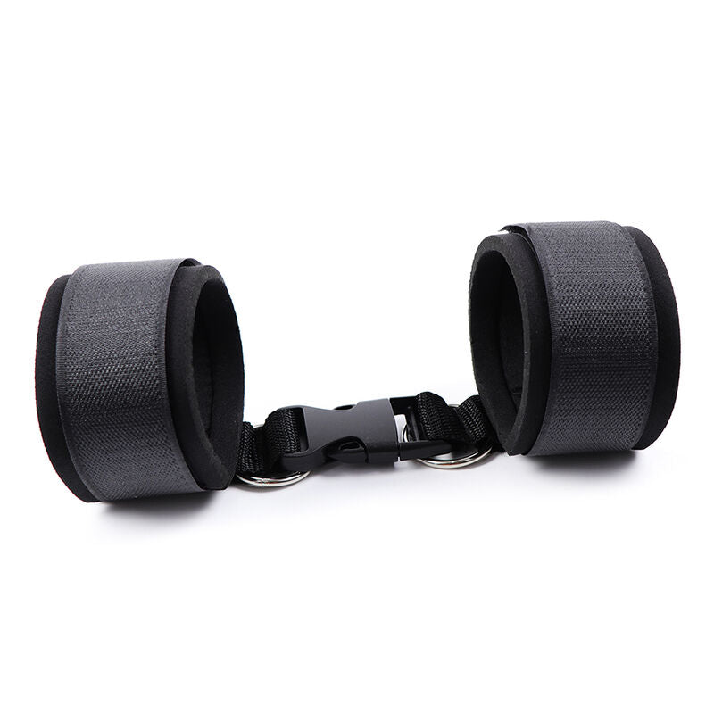 Detalhe das Algemas de Pulso OHMAMA FETISH em Neoprene, mostrando o material, ajuste e fecho.