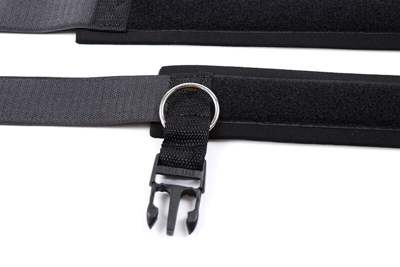 Detalhe das Algemas de Pulso OHMAMA FETISH em Neoprene, mostrando o material, ajuste e fecho.