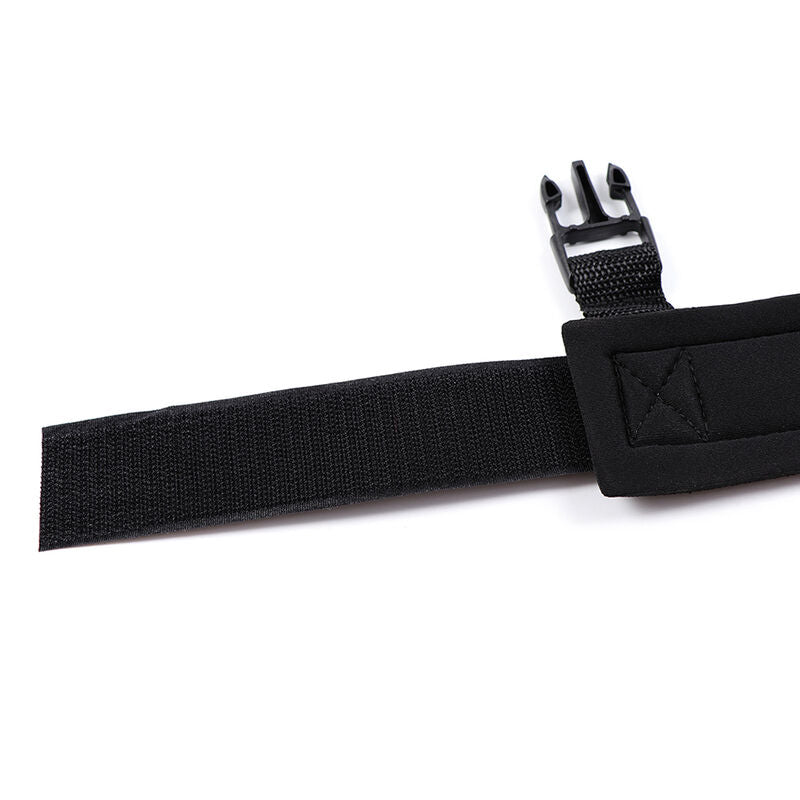 Detalhe das Algemas de Pulso OHMAMA FETISH em Neoprene, mostrando o material, ajuste e fecho.