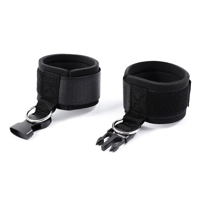 Detalhe das Algemas de Pulso OHMAMA FETISH em Neoprene, mostrando o material, ajuste e fecho.