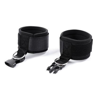 Detalhe das Algemas de Pulso OHMAMA FETISH em Neoprene, mostrando o material, ajuste e fecho.
