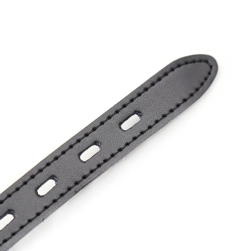 Ohmama Fetish Gag de Bola de Silicone com Cinto de Couro e Cadeado, mostrando a bola de silicone preta e o cinto de couro ajustável.