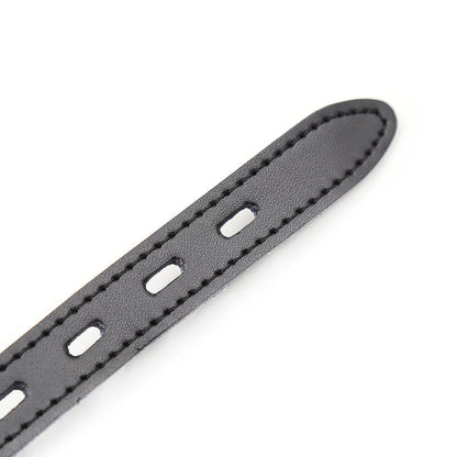 Ohmama Fetish Gag de Bola de Silicone com Cinto de Couro e Cadeado, mostrando a bola de silicone preta e o cinto de couro ajustável.