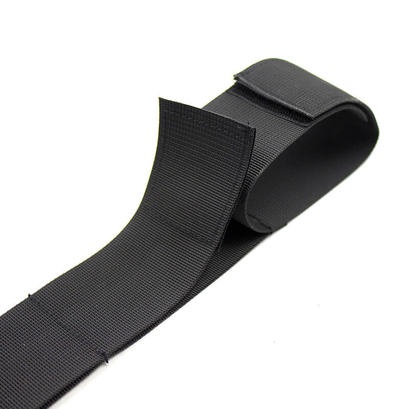 Ohmama Fetish Barra Separadora Flexível com Retenções de Pulso de Nylon para experiências BDSM seguras.