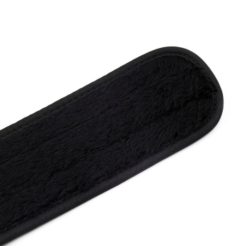 Close-up das Algemas de Mão OHMAMA FETISH de Neoprene Cinza, mostrando o material e o gancho metálico.