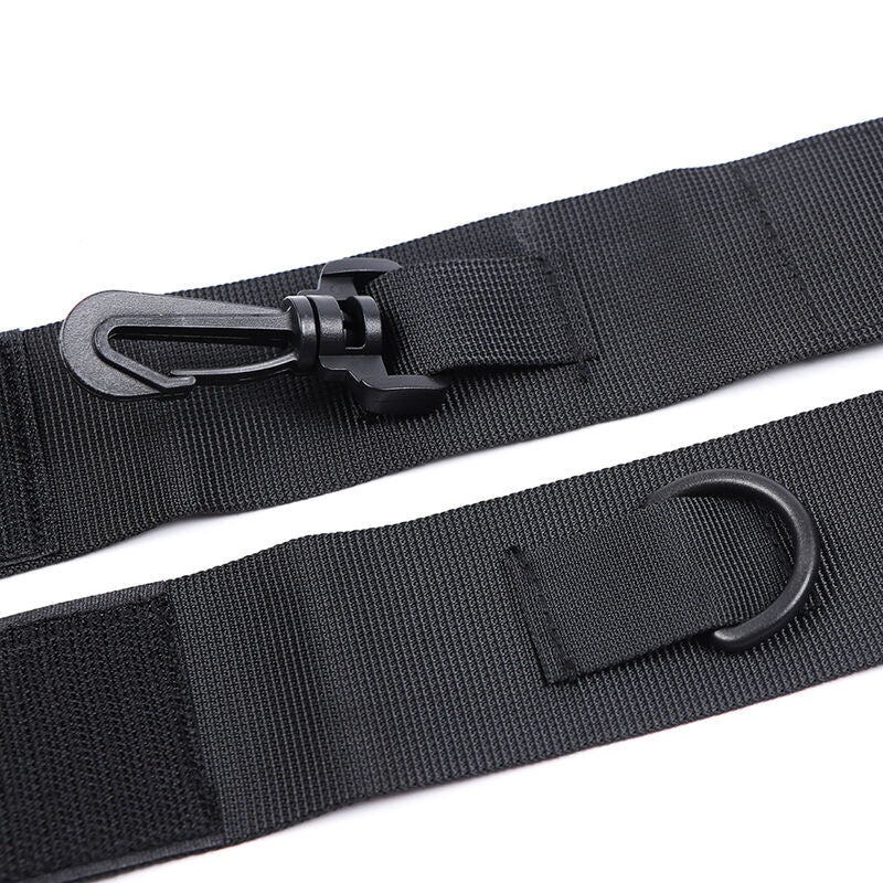 Close-up of the 'Ohmama Proteções de Pulso de Nylon Ajustáveis' showing its texture and features.