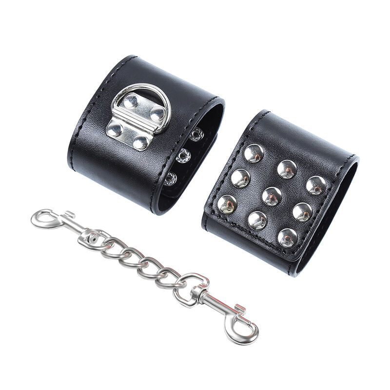 Restrições de Pulso OHMAMA FETISH com fecho metálico para práticas BDSM, mostrando detalhes do design e material.