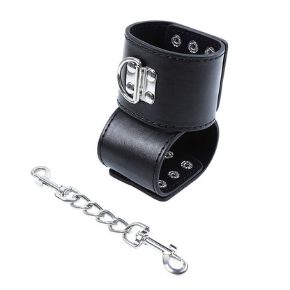 Restrições de Pulso OHMAMA FETISH com fecho metálico para práticas BDSM, mostrando detalhes do design e material.