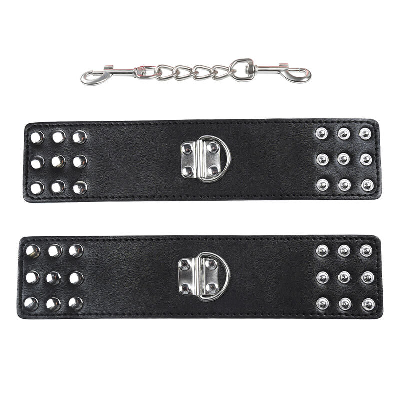 Restrições de Pulso OHMAMA FETISH com fecho metálico para práticas BDSM, mostrando detalhes do design e material.