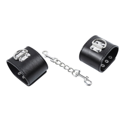 Restrições de Pulso OHMAMA FETISH com fecho metálico para práticas BDSM, mostrando detalhes do design e material.