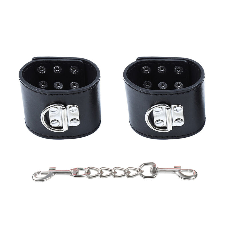 Restrições de Pulso OHMAMA FETISH com fecho metálico para práticas BDSM, mostrando detalhes do design e material.