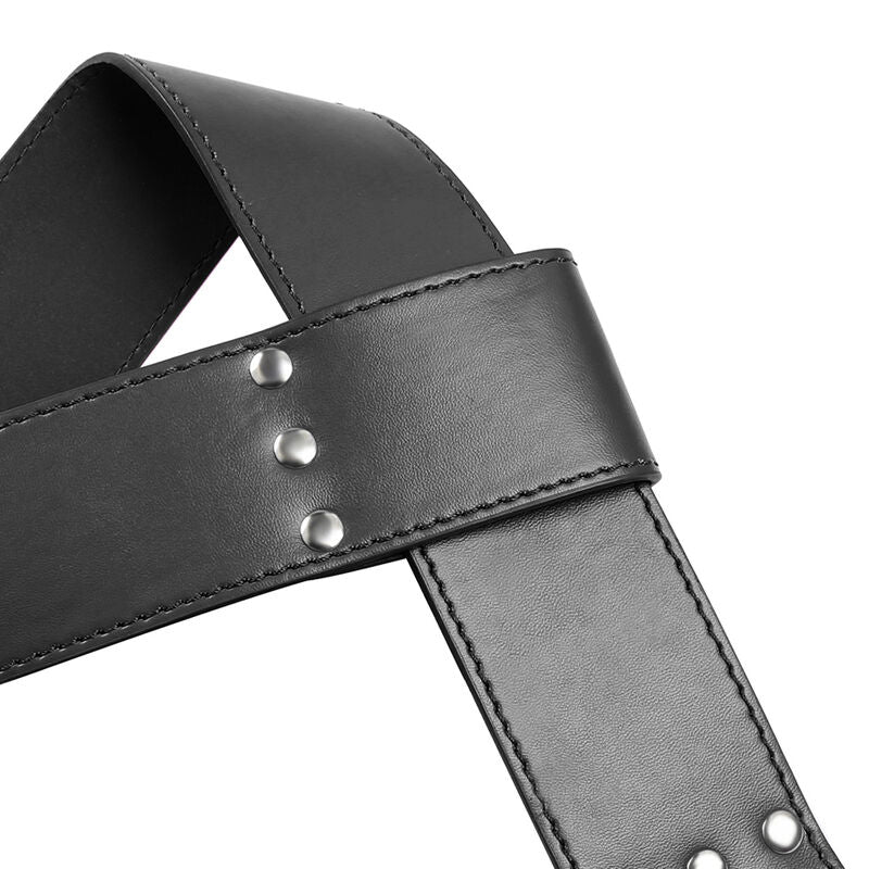Algemas de Suspensão Ohmama Fetish para Pulso e Tornozelo, detalhe do material PVC e metal.