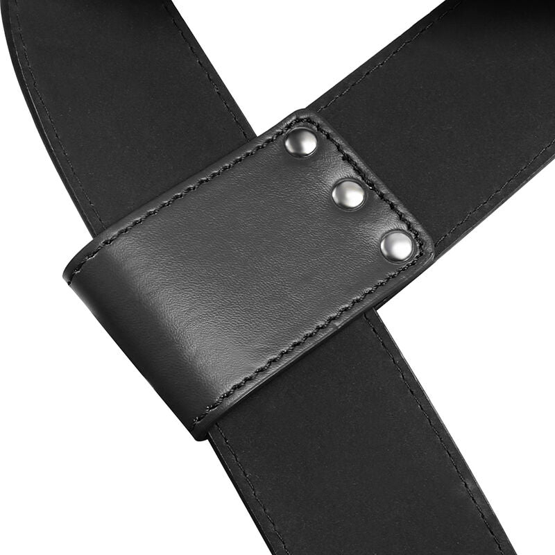 Algemas de Suspensão Ohmama Fetish para Pulso e Tornozelo, detalhe do material PVC e metal.