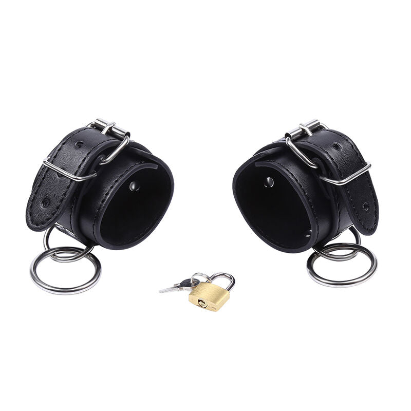 OHMAMA FETISH O-Ring Retenções de Pulso Bloqueadas, acessório BDSM de alta qualidade para jogos de controlo e exploração.