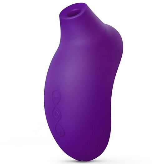 Close-up of the LELO Estimulador de Clitóris SONA 2 CRUISE Lilás, highlighting its ergonomic design and silicone texture.