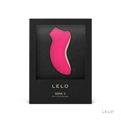 LELO Estimulador de Clitóris SONA 2 Cereja em destaque, mostrando seu design ergonômico e material de silicone.