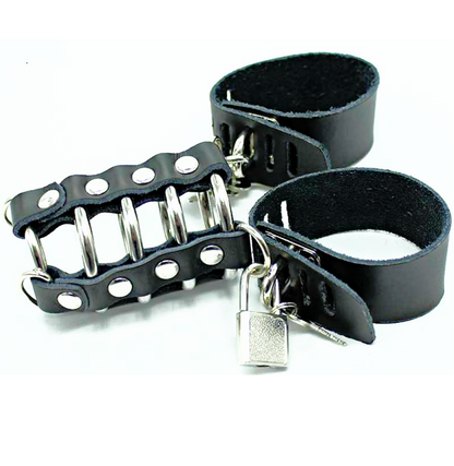 Gaiola para Pénis OHMAMA Fetish com anéis de metal e alças de couro ajustáveis
