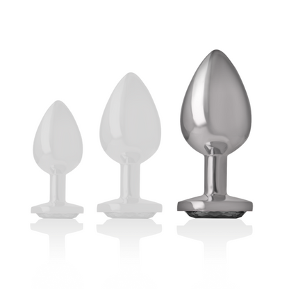 Close-up do Plug Anal Intense de Metal com Joia Diamante Vidro Preto Tamanho L, destacando seu design luxuoso.