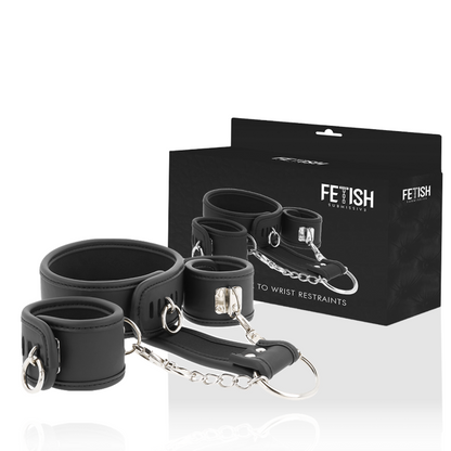 Detalhe do conjunto de coleira e algemas FETISH SUBMISSIVE em couro vegano com forro de neoprene para bondage.