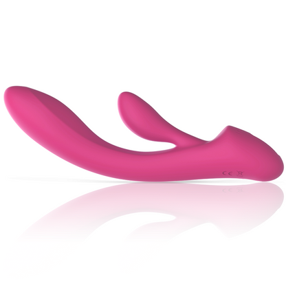Close-up do Vibrador Coelho Intense Luigi em silicone líquido, destacando seu design ergonômico e estimulador clitoriano para dupla estimulação.