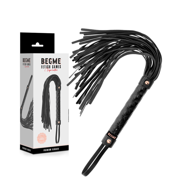 Close-up do Flogger Black Edition de Couro Vegano BEGME, mostrando detalhes e textura.