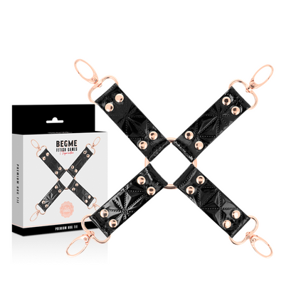 Close-up do Hog Tie Black Edition da BEGME em couro vegano e neoprene, destacando a qualidade e design para jogos de restrição.