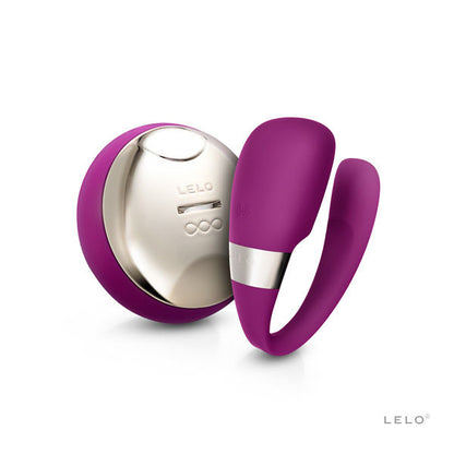 Detalhe do LELO Tiani 3 Vibrador para Casais com Controle SenseMotion na cor Rosa Profunda, mostrando seu design ergonômico em silicone.