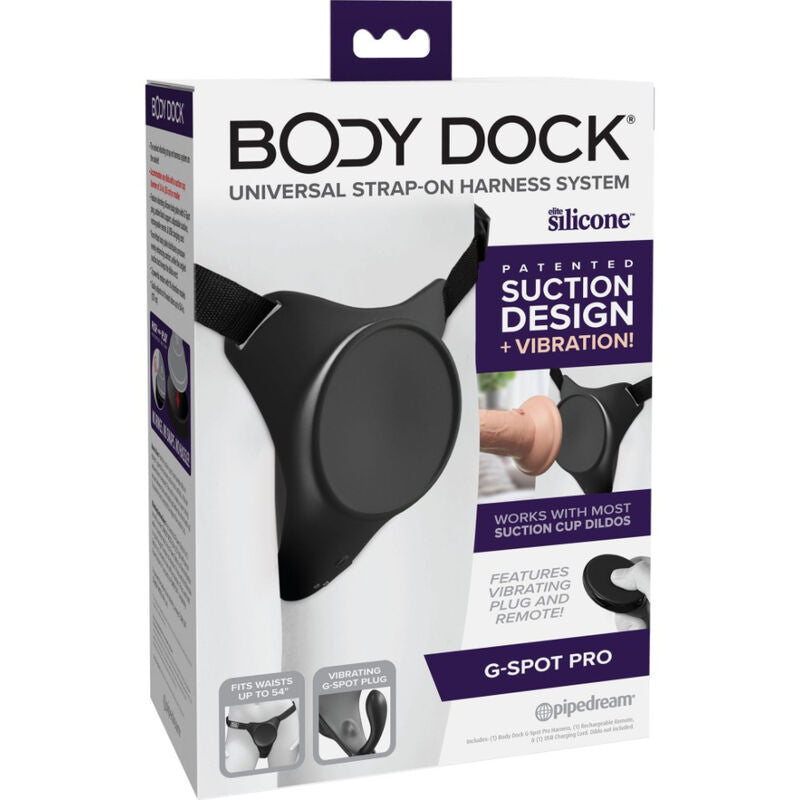 PIPEDREAMS Arnês Body Dock G-Spot Pro Vibratório, mostrando o design ergonómico e a placa de sucção para dildos.