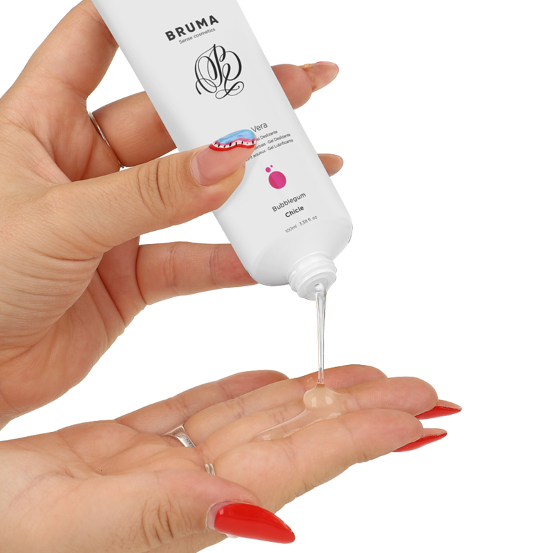 Detalhe do BRUMA Gel Deslizante Aloe Vera Sabor Bubblegum 100 ML, mostrando a embalagem e a textura do gel.