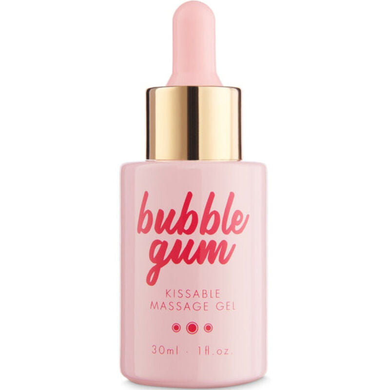 Close-up do Kit Bubblegum Play BIJOUX - INDISCRETS, mostrando o óleo aquecedor, gel de massagem e lip gloss sabor chiclete.