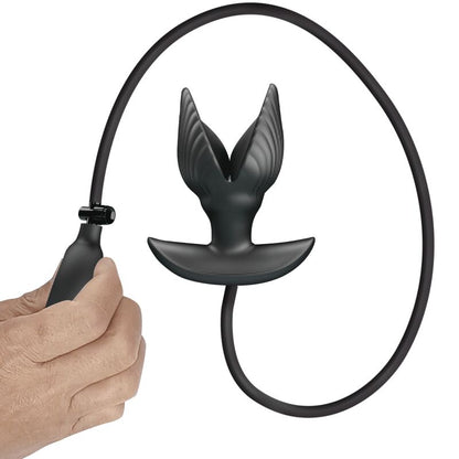 Close-up do PRETTY LOVE Plug Anal Inflável Recarregável com Vibração, mostrando seu design ergonômico e material de silicone preto.