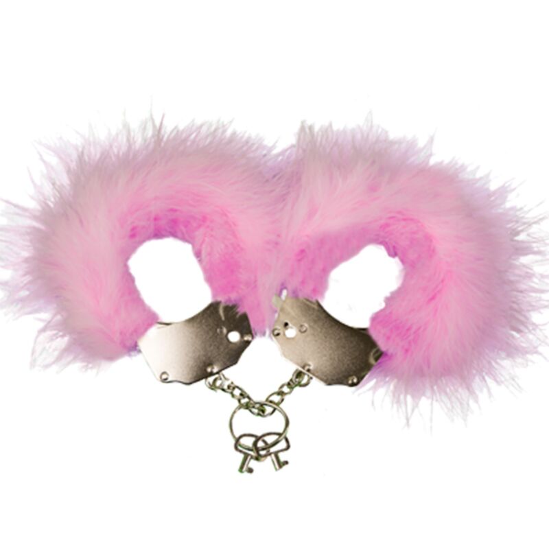 Close-up das algemas Adrien Lastic de metal com penas rosa para BDSM e bondage.