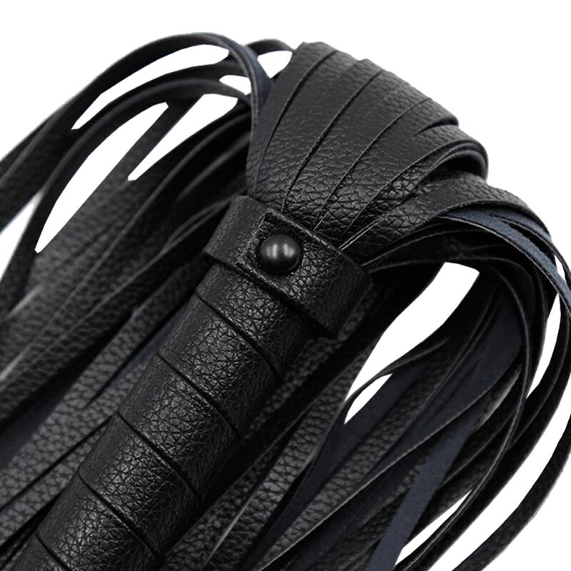 Close-up of the ALIVE Chicote BDSM Fantasy Preto showing its texture and features for consensual play.