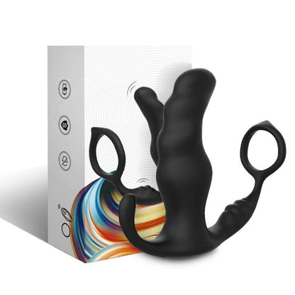 Close-up do vibrador anal ARMONY Knight com anel peniano e controle remoto, destacando seu design ergonômico preto.
