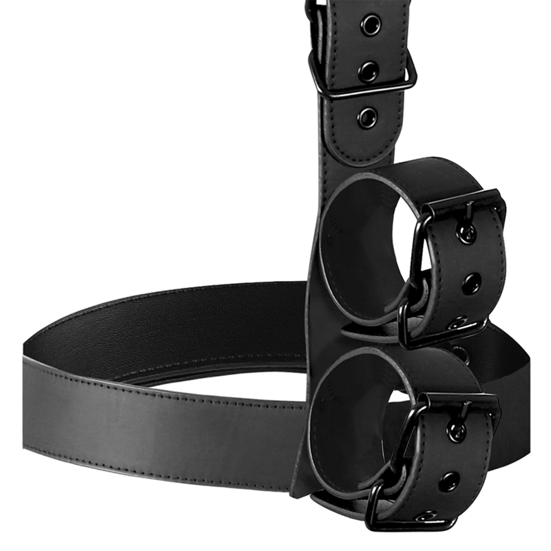Close-up do Conjunto de Restrição Corporal Fetish Submissive em couro vegano, mostrando a coleira e algemas de pulso ajustáveis.