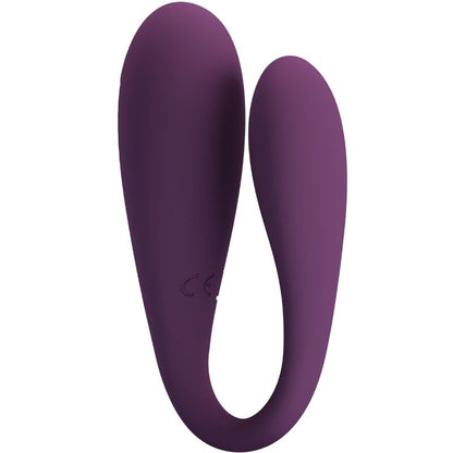 Close-up of the PRETTY LOVE Vibrador Duplo August com Controle Remoto App, highlighting its silicone texture and ergonomic design.