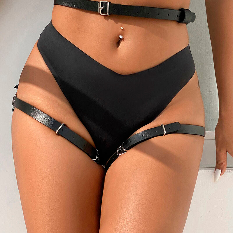 Close-up do Cinto Arnês de Pernas SUBBLIME Couro Preto com detalhes de correntes