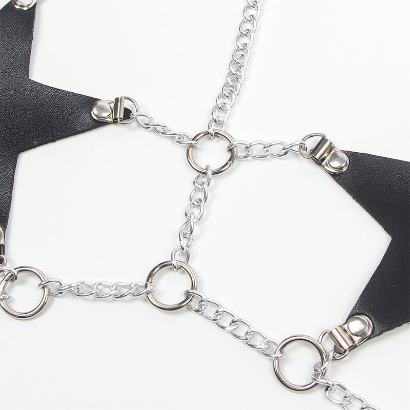Close-up do Arnês de Corpo Completo SUBBLIME com detalhes de estrela e correntes em couro preto.
